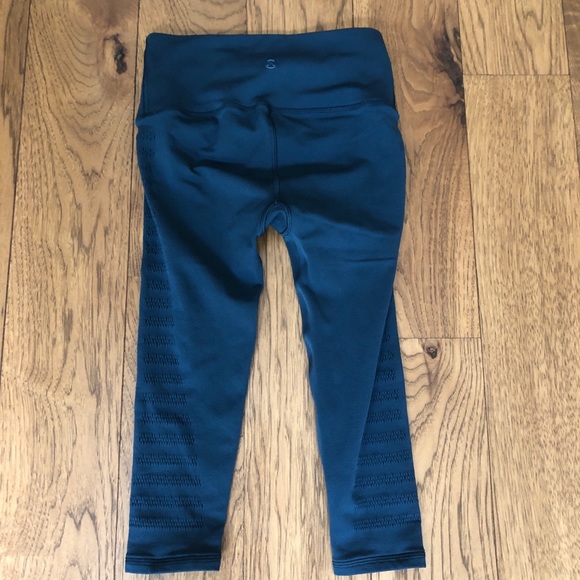 Lululemon Reveal Cropped Legging - Picture 4 of 9